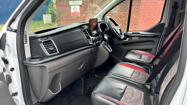 Ford Transit Custom 300 L2 Diesel Fwd 2.0 EcoBlue 170ps Low Roof D/Cab Limited Van Auto
